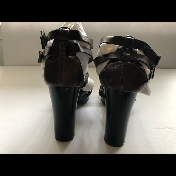 Simply Vera Wang Strapy 4” High Heels Size 9 Brown - Picture 4 of 8